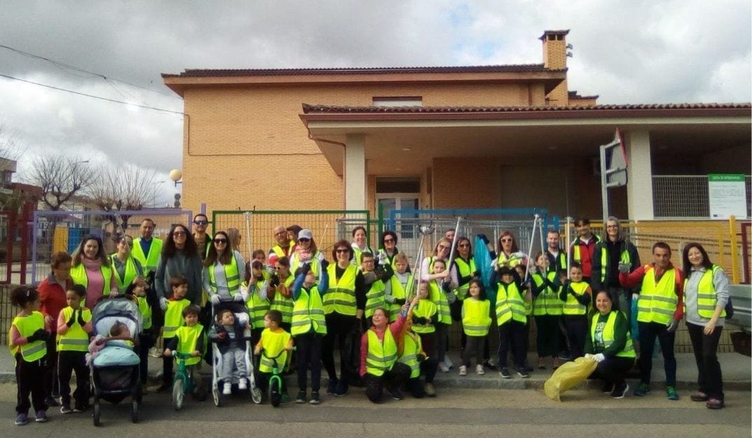 El AMPA del colegio García Siñeriz participa en la próxima jornada de recogida de basuraleza