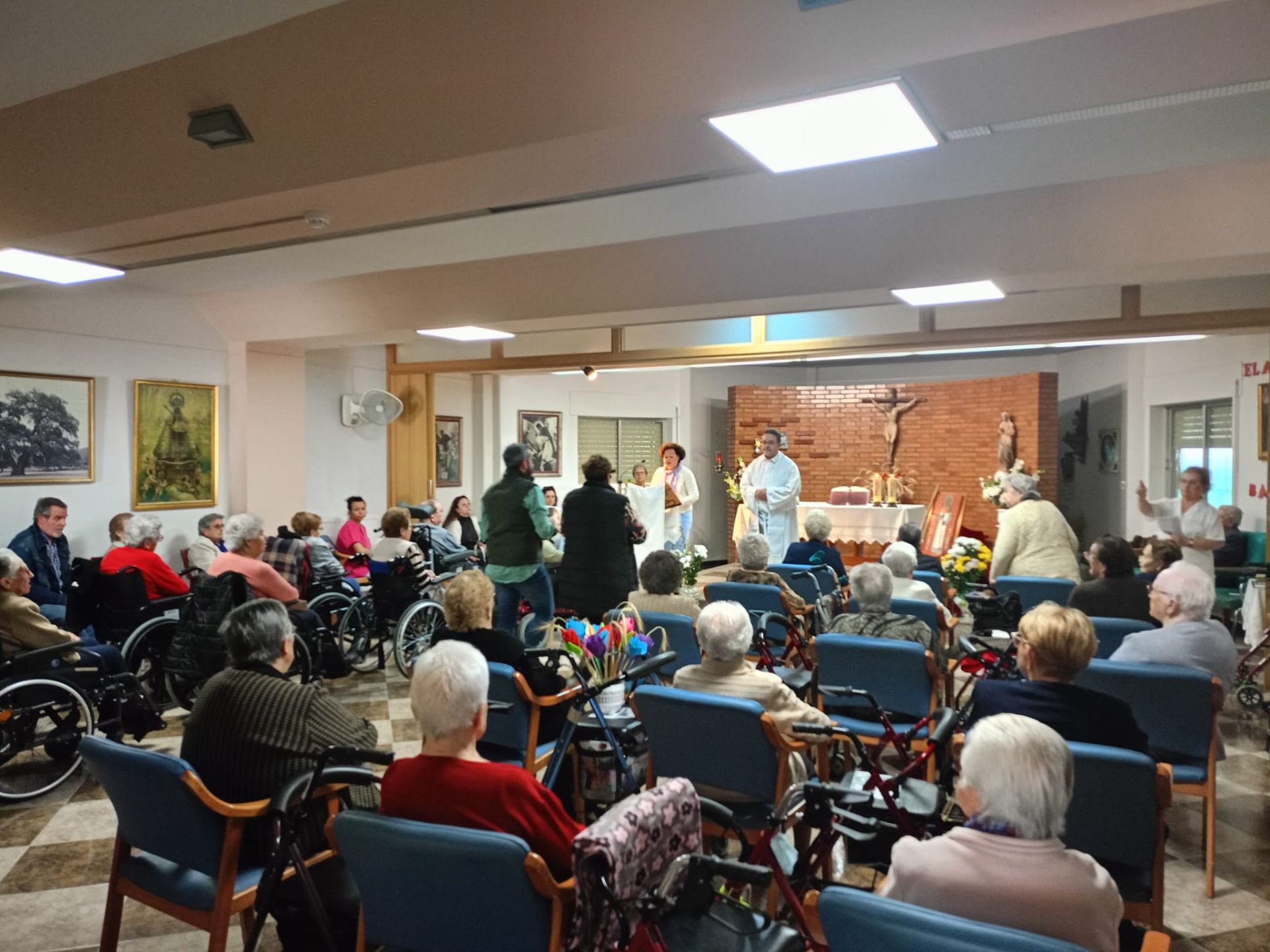 La residencia San Martín de Porres celebra el día de su Patrón