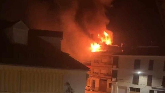 Desalojan un edificio en Miajadas por un incendio en la terraza del ático