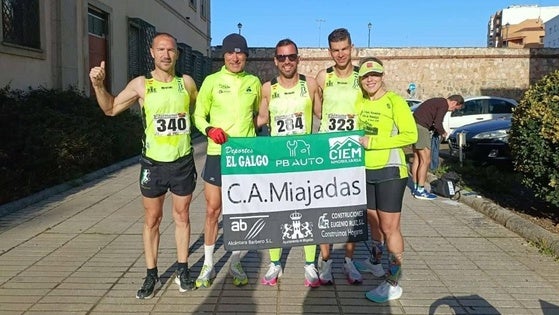 El Club Atletismo Miajadas compite en la media maratón Badajoz-Elvas