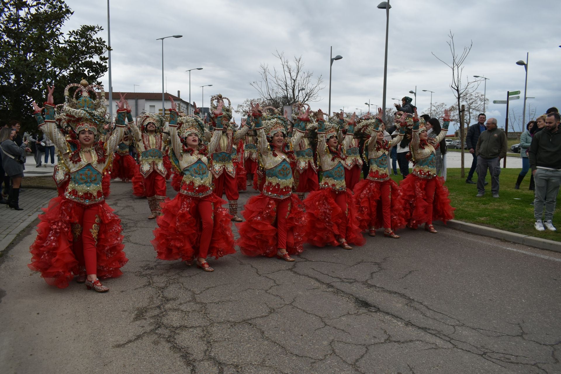 Fotos: Miajadas vive el Carnaval en su gran desfile de comparsas
