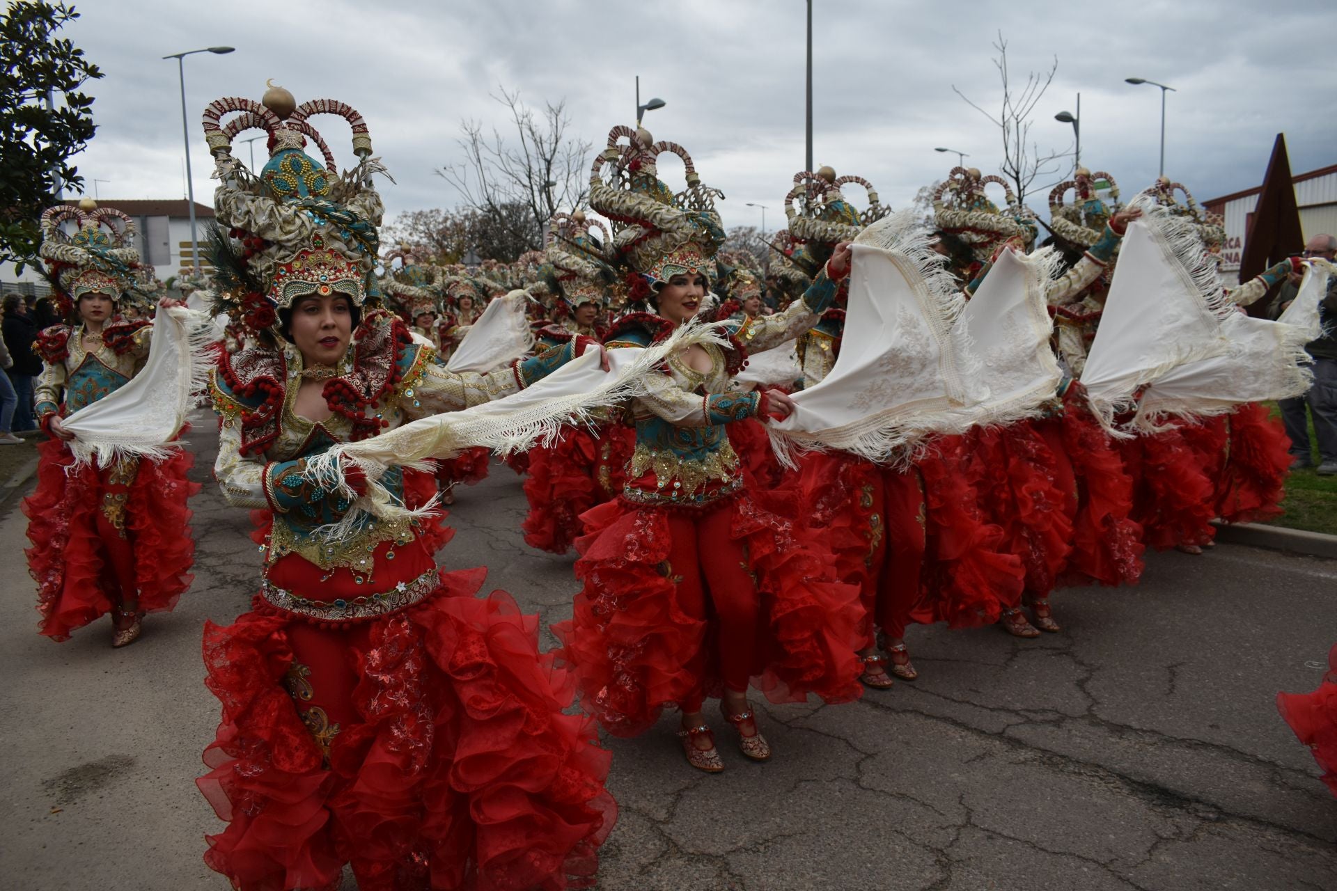 Fotos: Miajadas vive el Carnaval en su gran desfile de comparsas