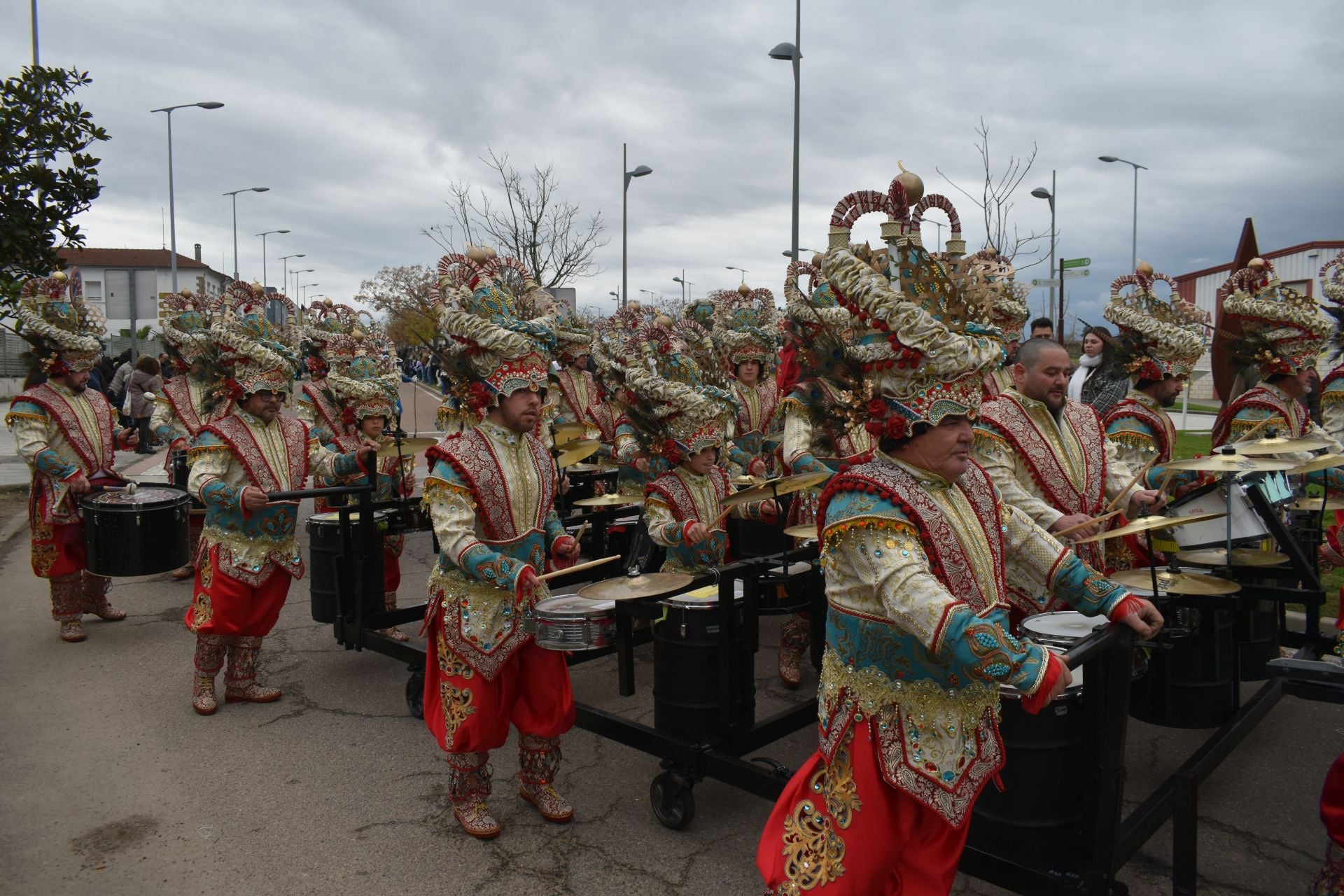Fotos: Miajadas vive el Carnaval en su gran desfile de comparsas