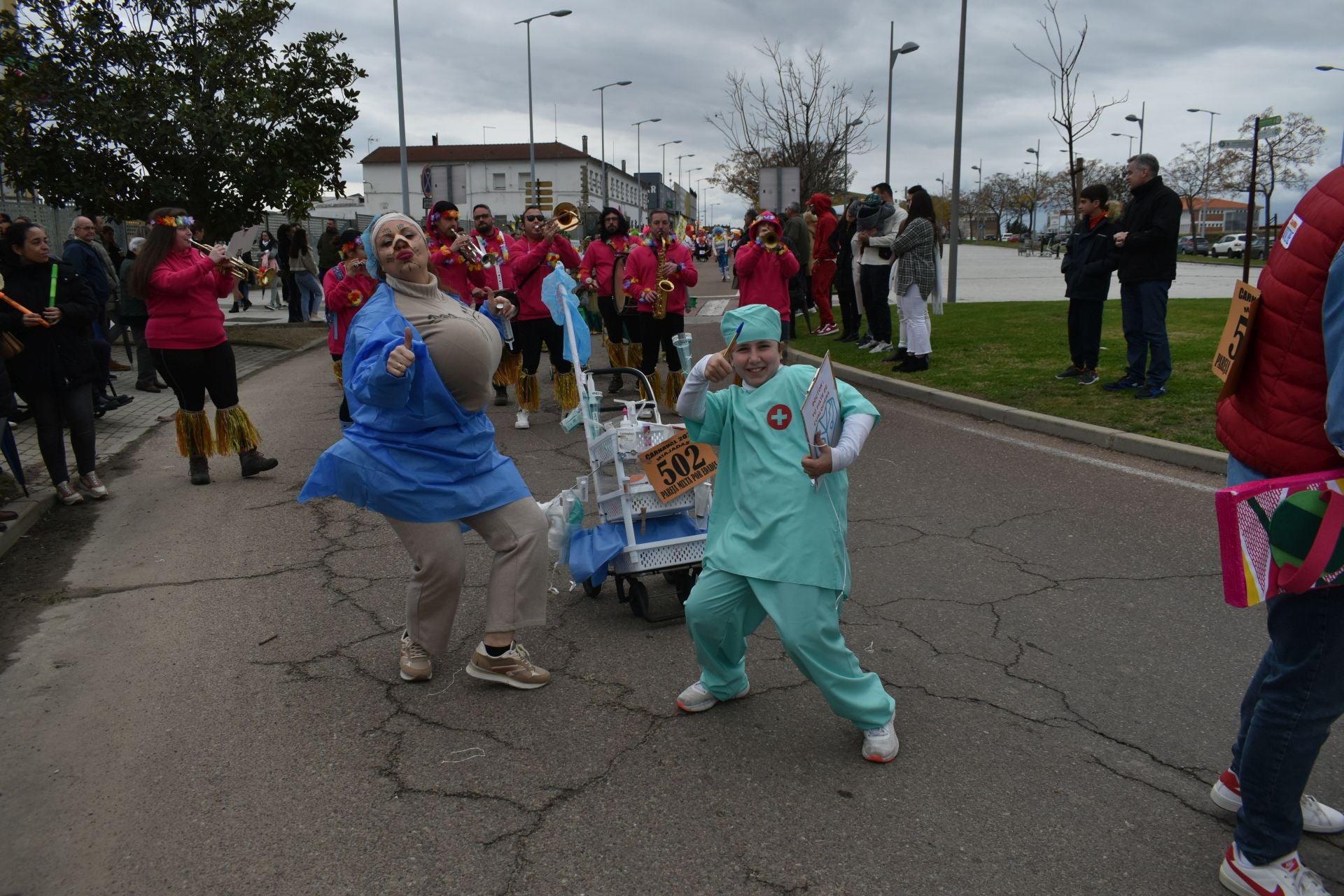 Fotos: Miajadas vive el Carnaval en su gran desfile de comparsas
