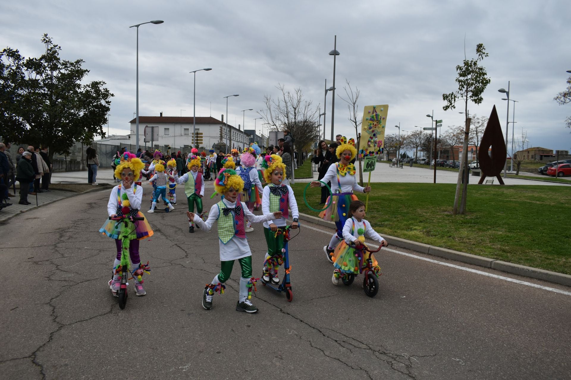 Fotos: Miajadas vive el Carnaval en su gran desfile de comparsas