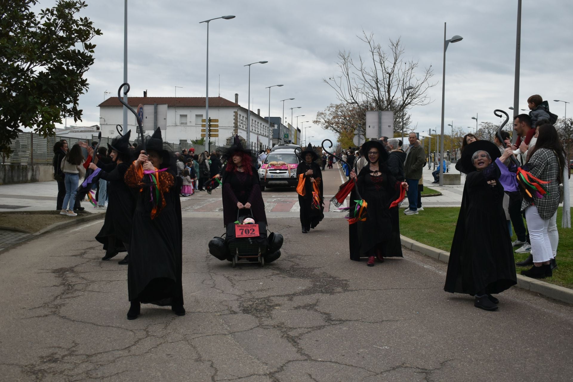 Fotos: Miajadas vive el Carnaval en su gran desfile de comparsas