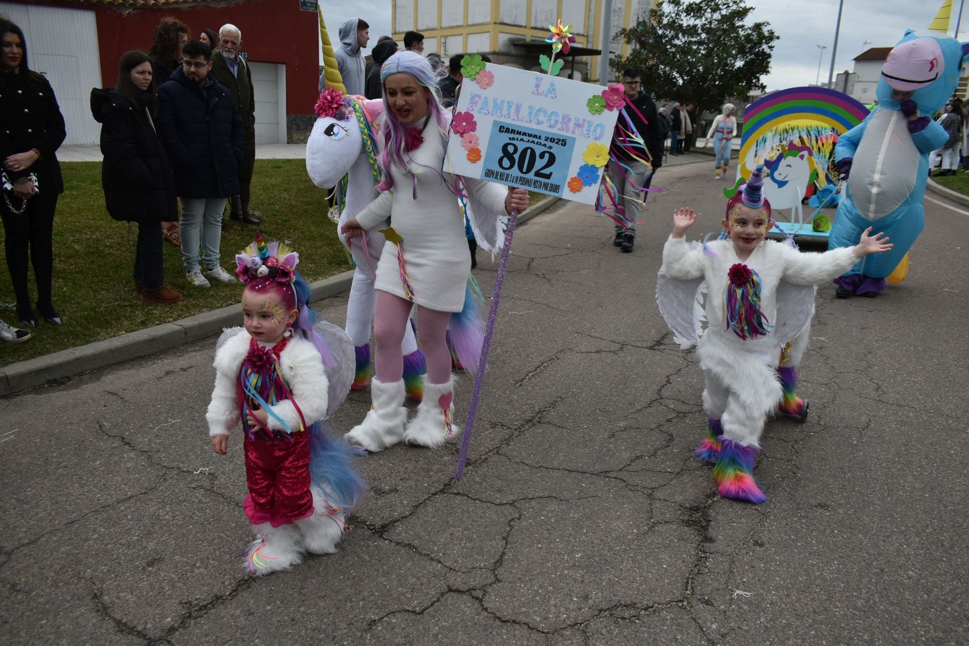 Fotos: Miajadas vive el Carnaval en su gran desfile de comparsas