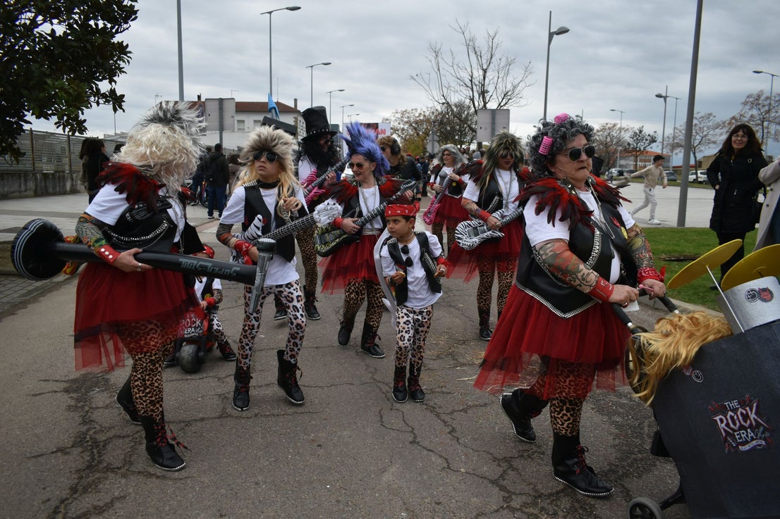Fotos: Miajadas vive el Carnaval en su gran desfile de comparsas