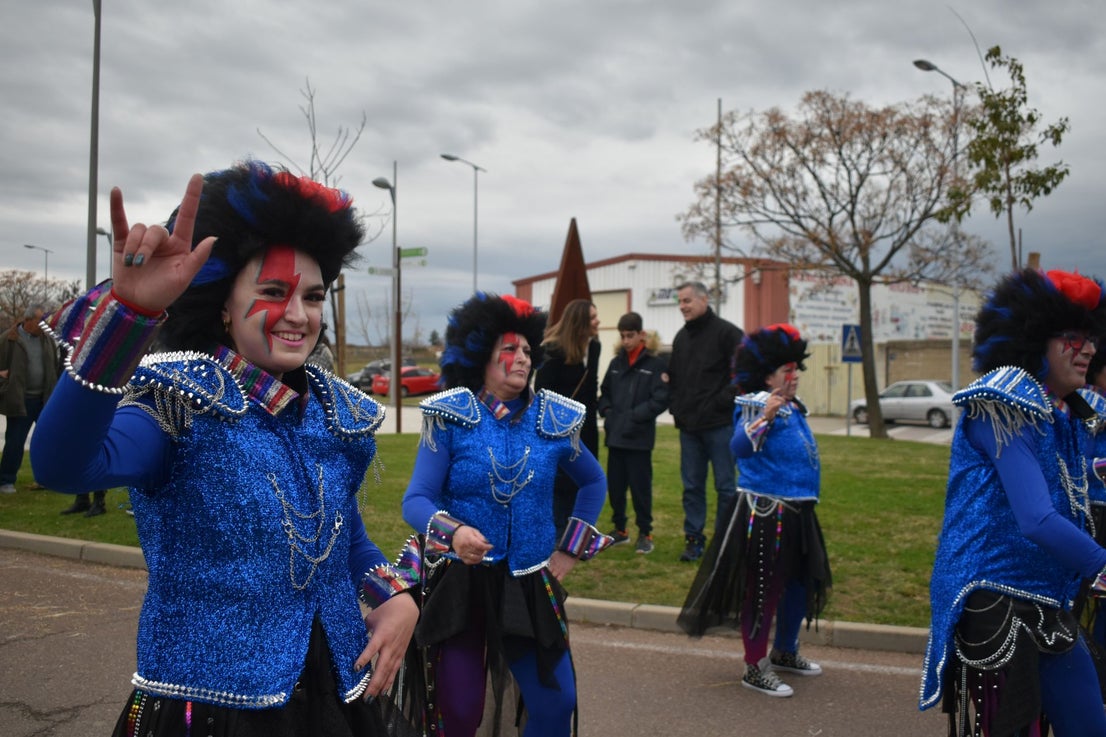 Fotos: Miajadas vive el Carnaval en su gran desfile de comparsas