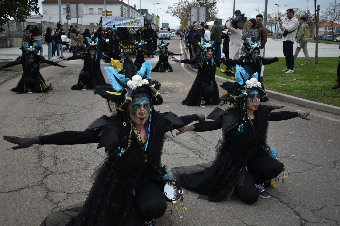 Fotos: Miajadas vive el Carnaval en su gran desfile de comparsas