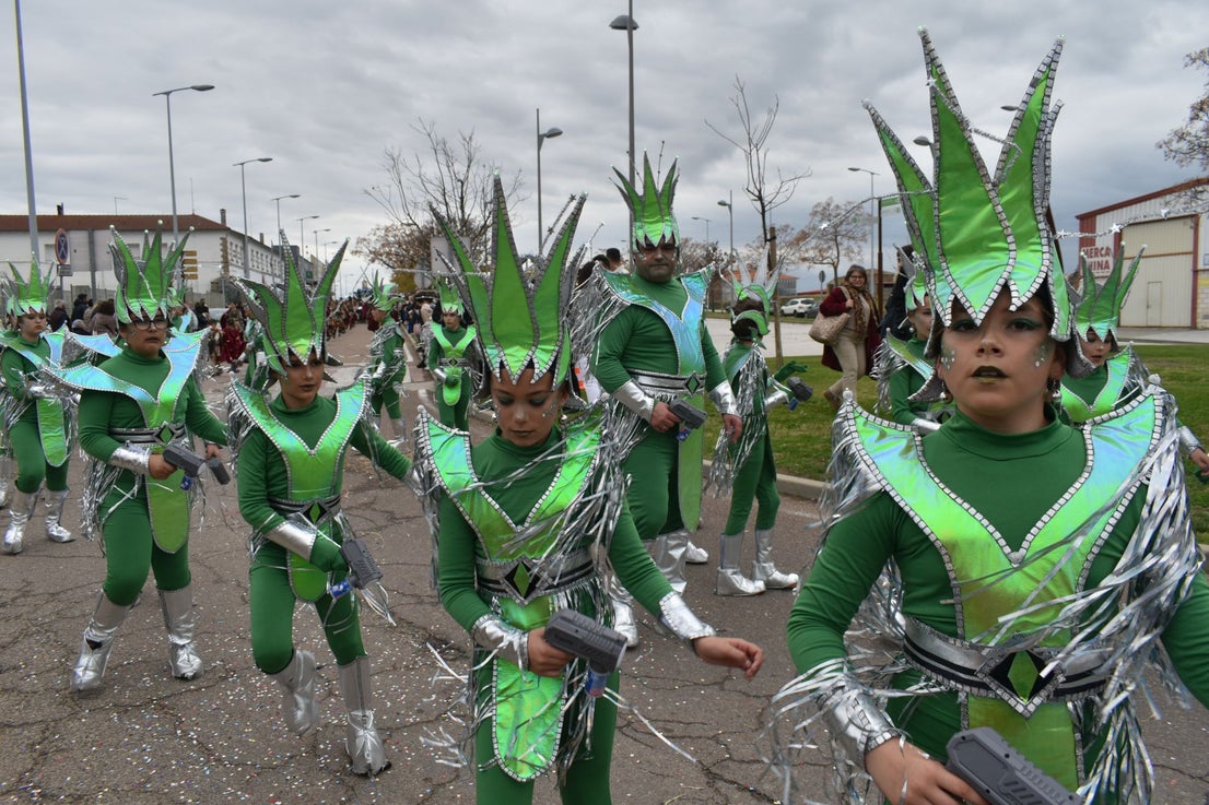 Fotos: Miajadas vive el Carnaval en su gran desfile de comparsas