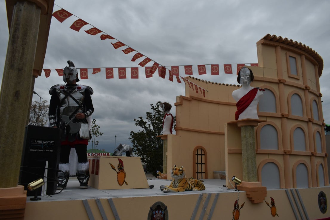 Fotos: Miajadas vive el Carnaval en su gran desfile de comparsas