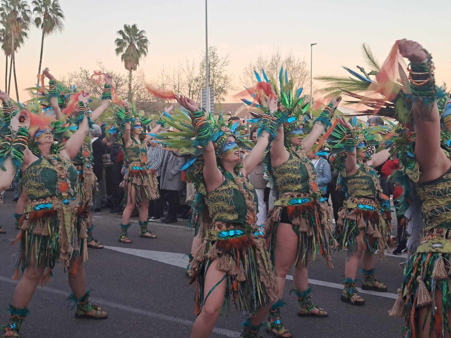 Fotos: 18 comparsas hicieron vibrar en la VI Convivencia Carnavalera de Miajadas