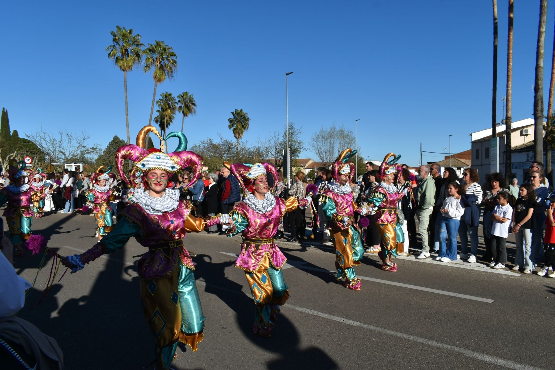 Fotos: 18 comparsas hicieron vibrar en la VI Convivencia Carnavalera de Miajadas