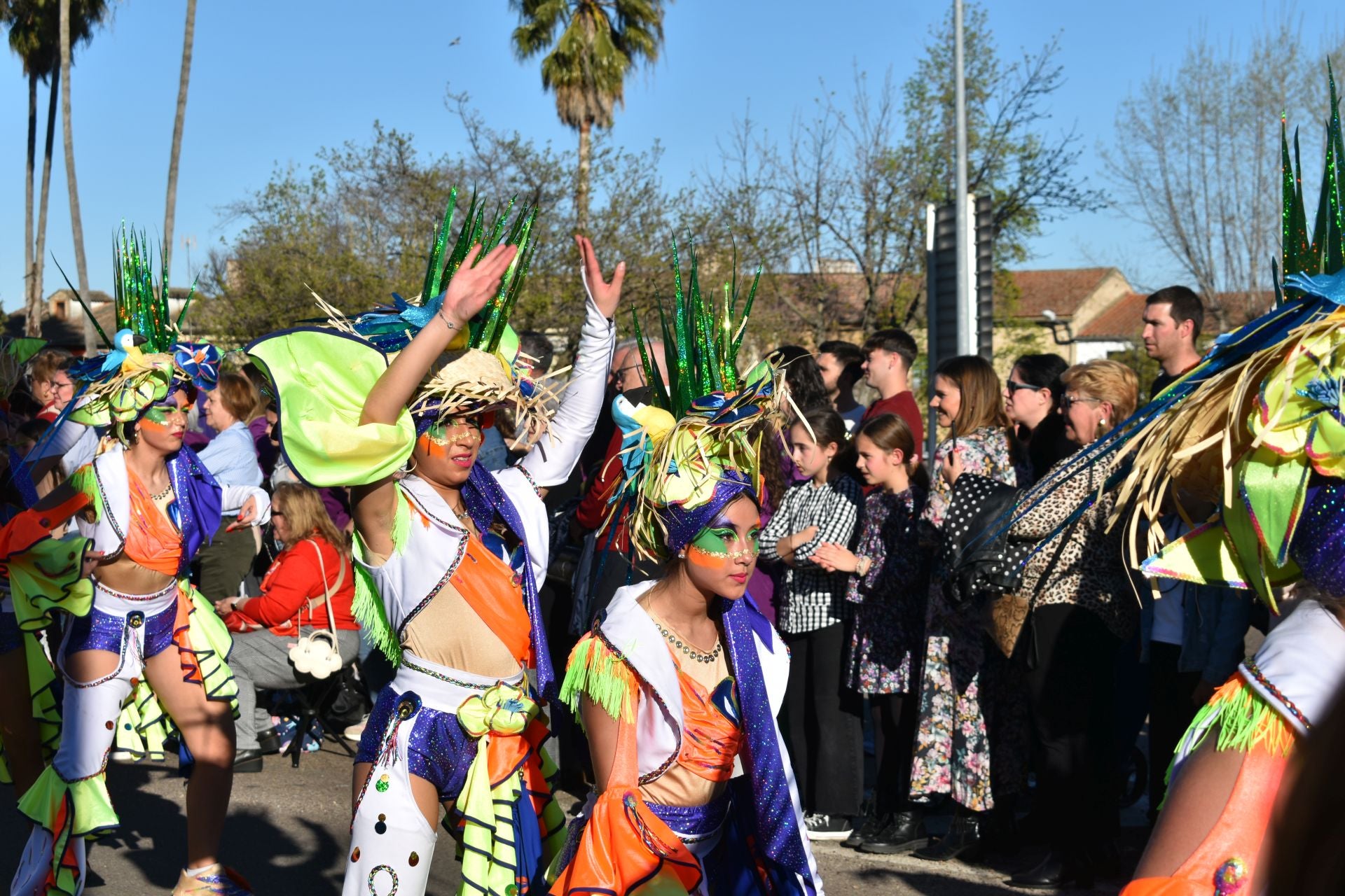 Fotos: 18 comparsas hicieron vibrar en la VI Convivencia Carnavalera de Miajadas