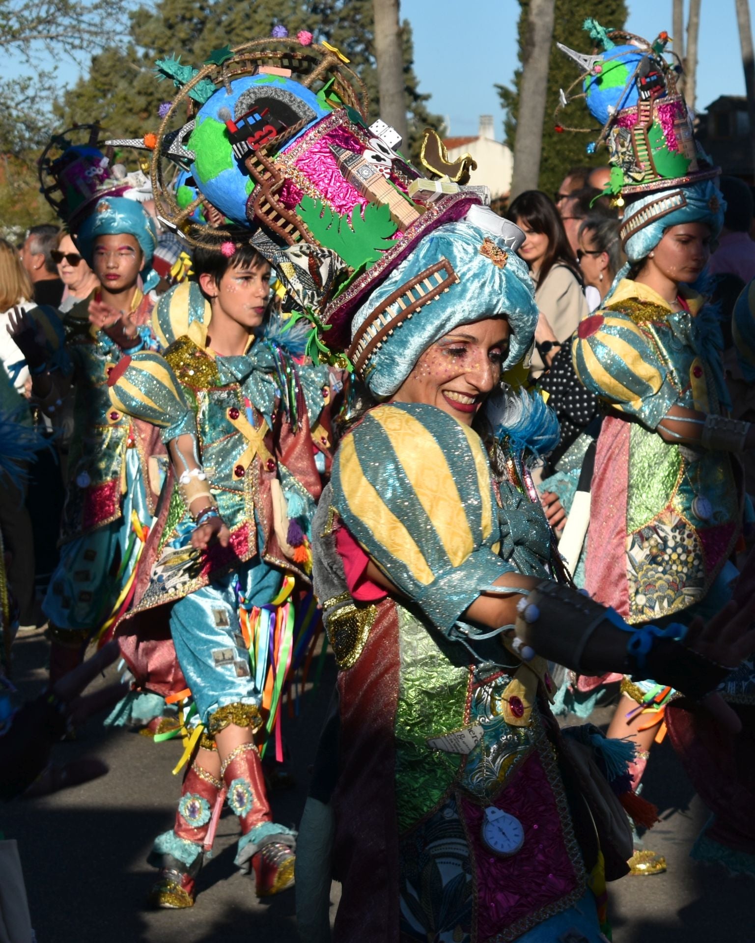 Fotos: 18 comparsas hicieron vibrar en la VI Convivencia Carnavalera de Miajadas