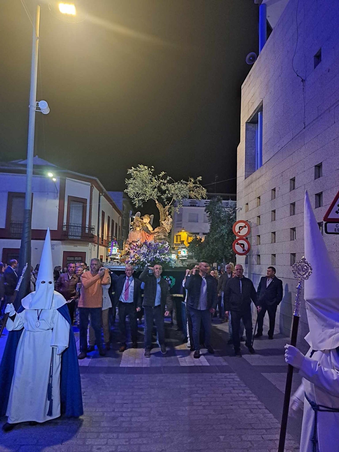 Fotos: Procesión de la 'Oración en el huerto de los olivos', el 'Cristo amarrado a la columna' y 'Jesús Nazareno'