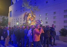 El Jueves Santo procesionaron en Miajadas las imágenes religiosas de la 'Oración en el huerto de los olivos', el 'Cristo amarrado a la columna' y 'Jesús Nazareno'