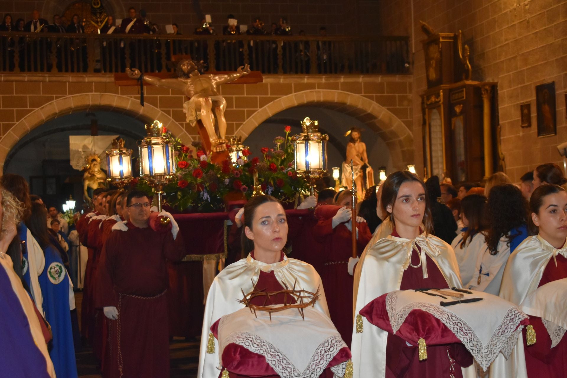 Fotos: El 'Cristo de la Piedad', 'La Piedad', el 'Santo Sepulcro' y la 'Virgen de los Dolores' procesionaron en el templo