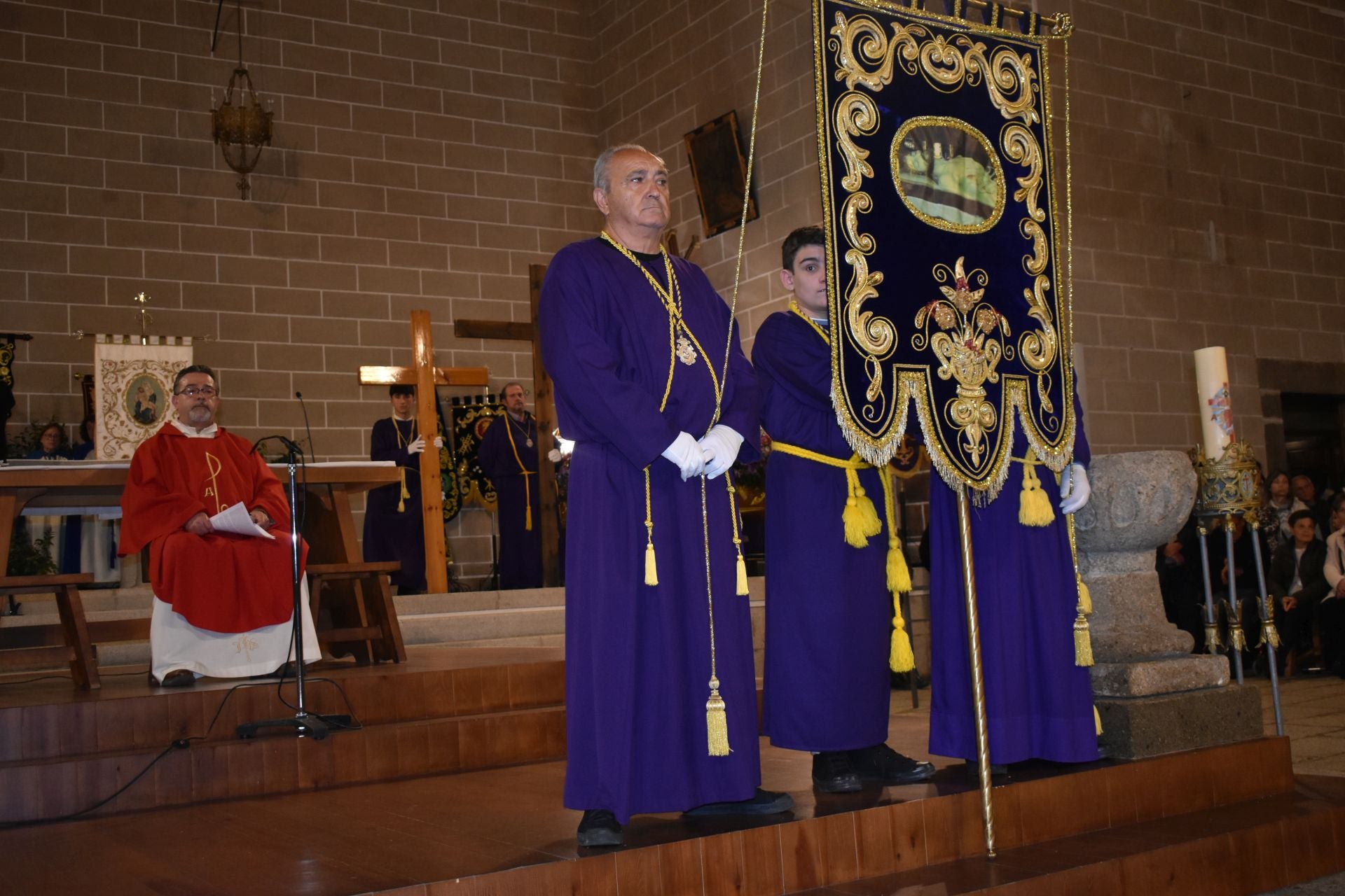 Fotos: El 'Cristo de la Piedad', 'La Piedad', el 'Santo Sepulcro' y la 'Virgen de los Dolores' procesionaron en el templo
