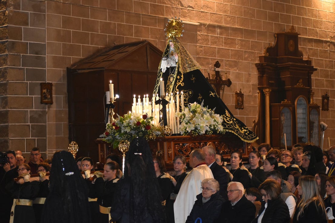 Fotos: El 'Cristo de la Piedad', 'La Piedad', el 'Santo Sepulcro' y la 'Virgen de los Dolores' procesionaron en el templo