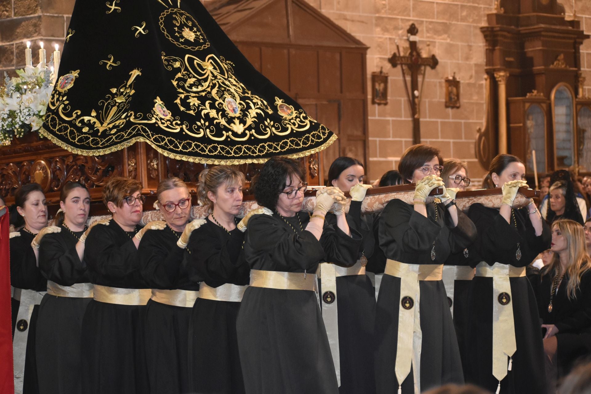 Fotos: El 'Cristo de la Piedad', 'La Piedad', el 'Santo Sepulcro' y la 'Virgen de los Dolores' procesionaron en el templo