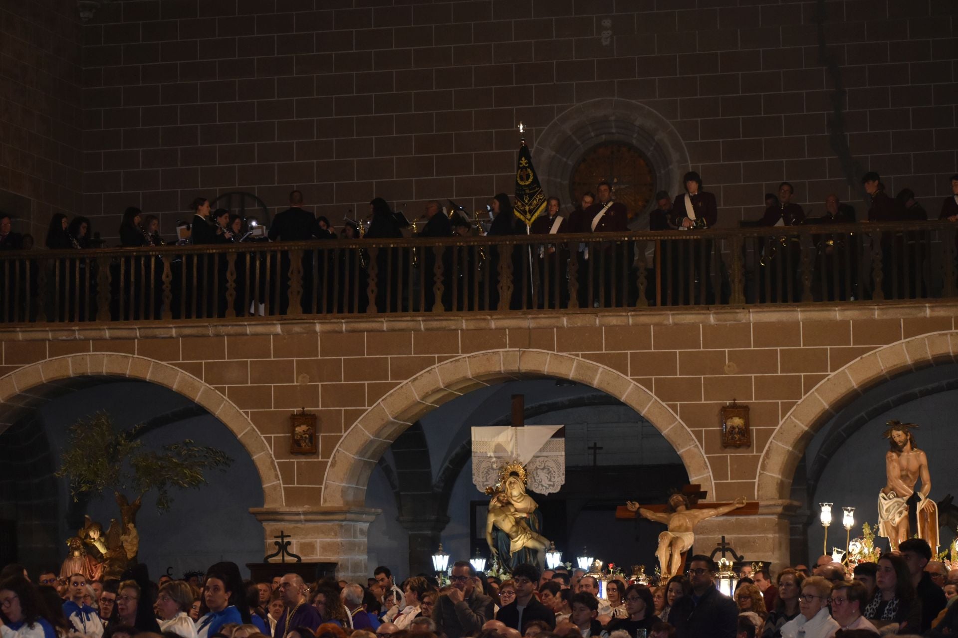 Fotos: El 'Cristo de la Piedad', 'La Piedad', el 'Santo Sepulcro' y la 'Virgen de los Dolores' procesionaron en el templo