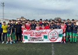 Algunos de los jugadores de la Escuela de Fútbol Miajadas.