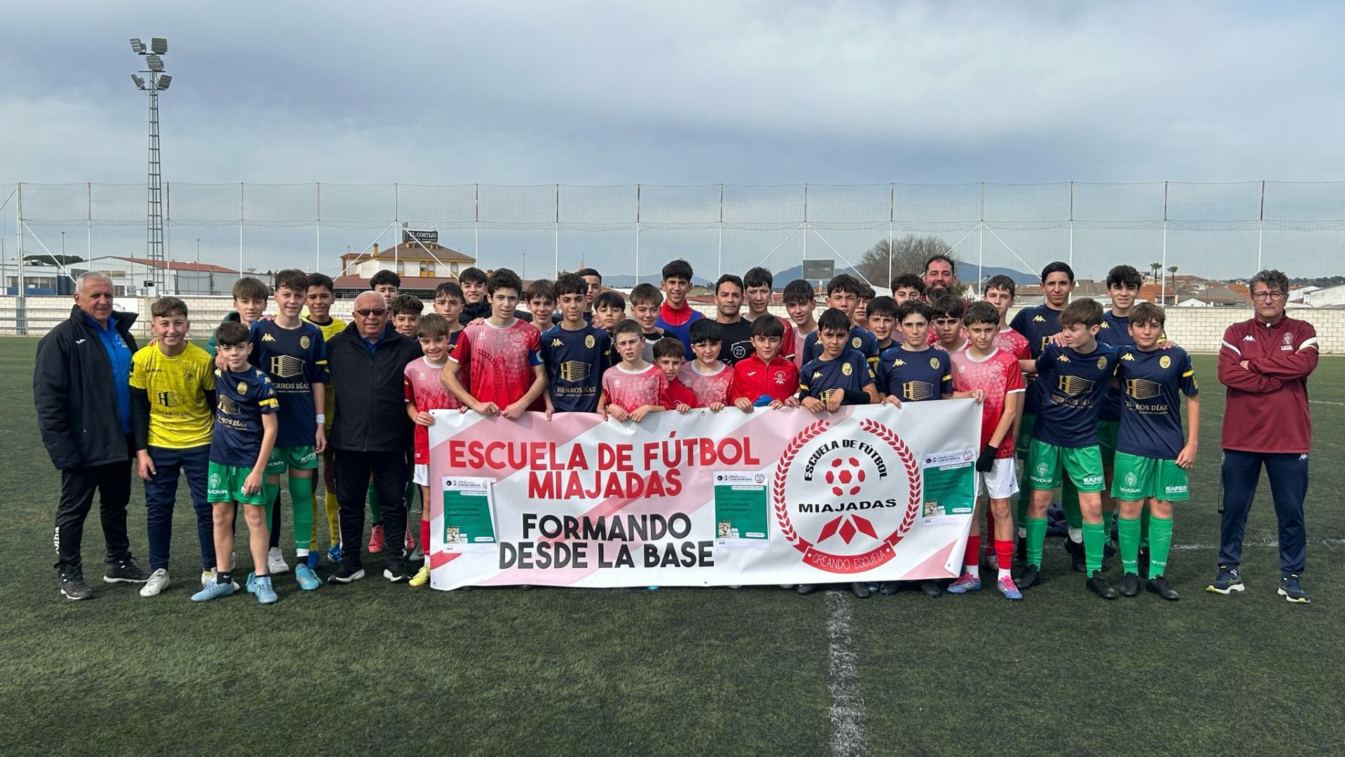 Algunos de los jugadores de la Escuela de Fútbol Miajadas.