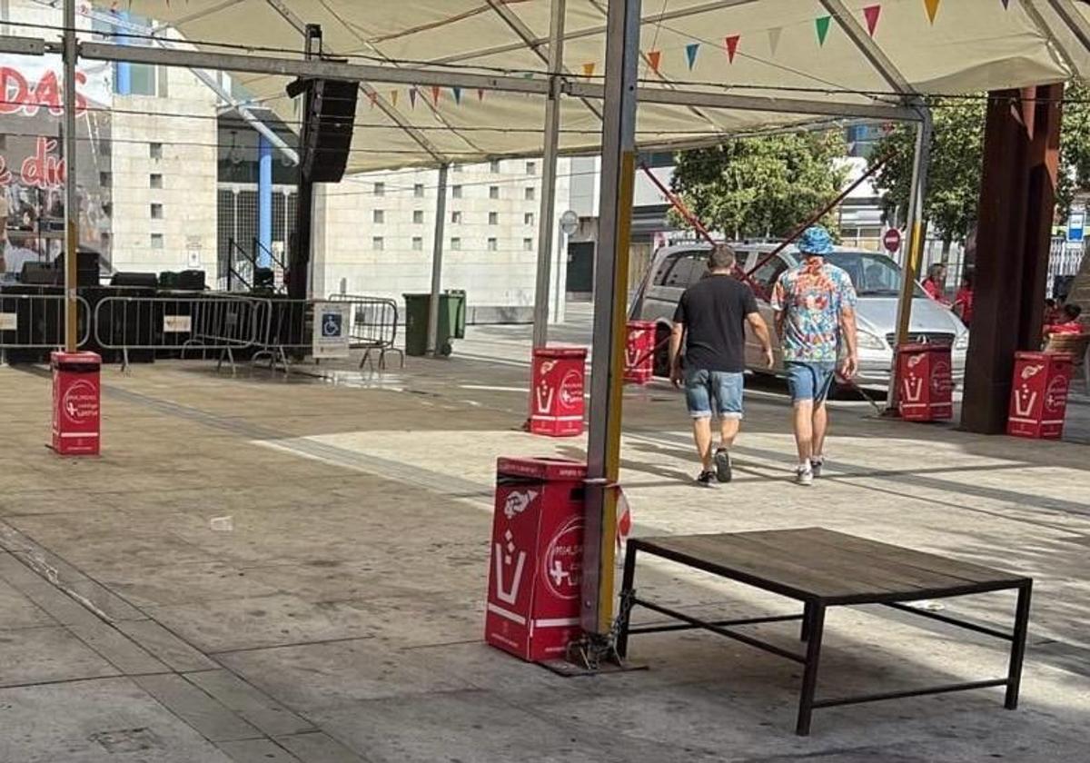 El PP local critica la poca afluencia de público a la feria en las olas centrales del día.