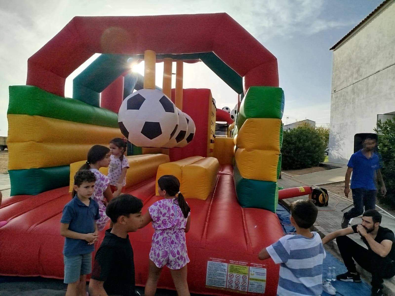 Imagen principal - Casar de Miajadas disfrutó con sus Fiestas del Pilar