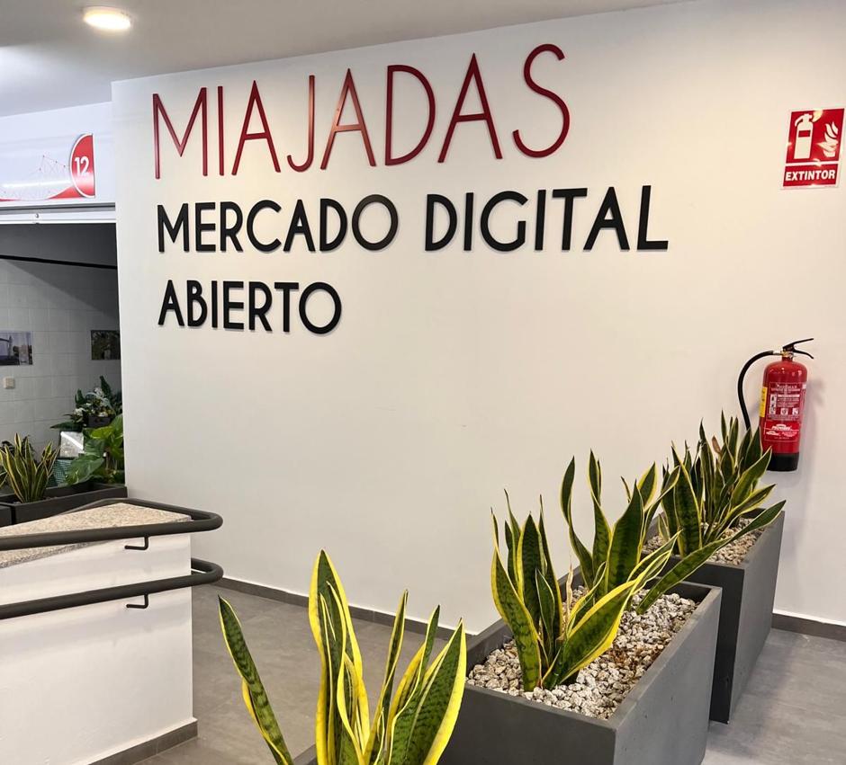 Imagen secundaria 1 - Reabre el Mercado de Abastos de Miajadas