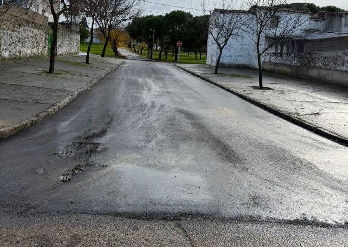 Imagen secundaria 1 - Finaliza el asfaltado de un nuevo tramo de la Ronda del Sol