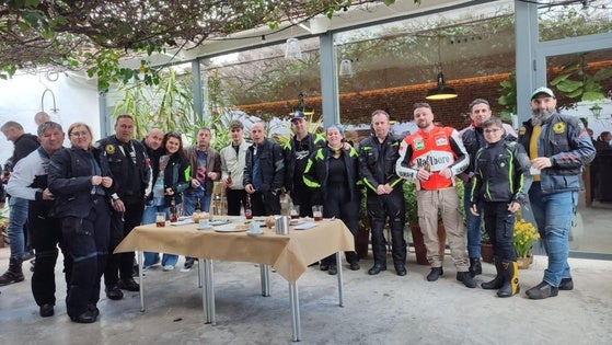 Alrededor de un centenar de moteros disfrutaron con las Migas Kojoneras