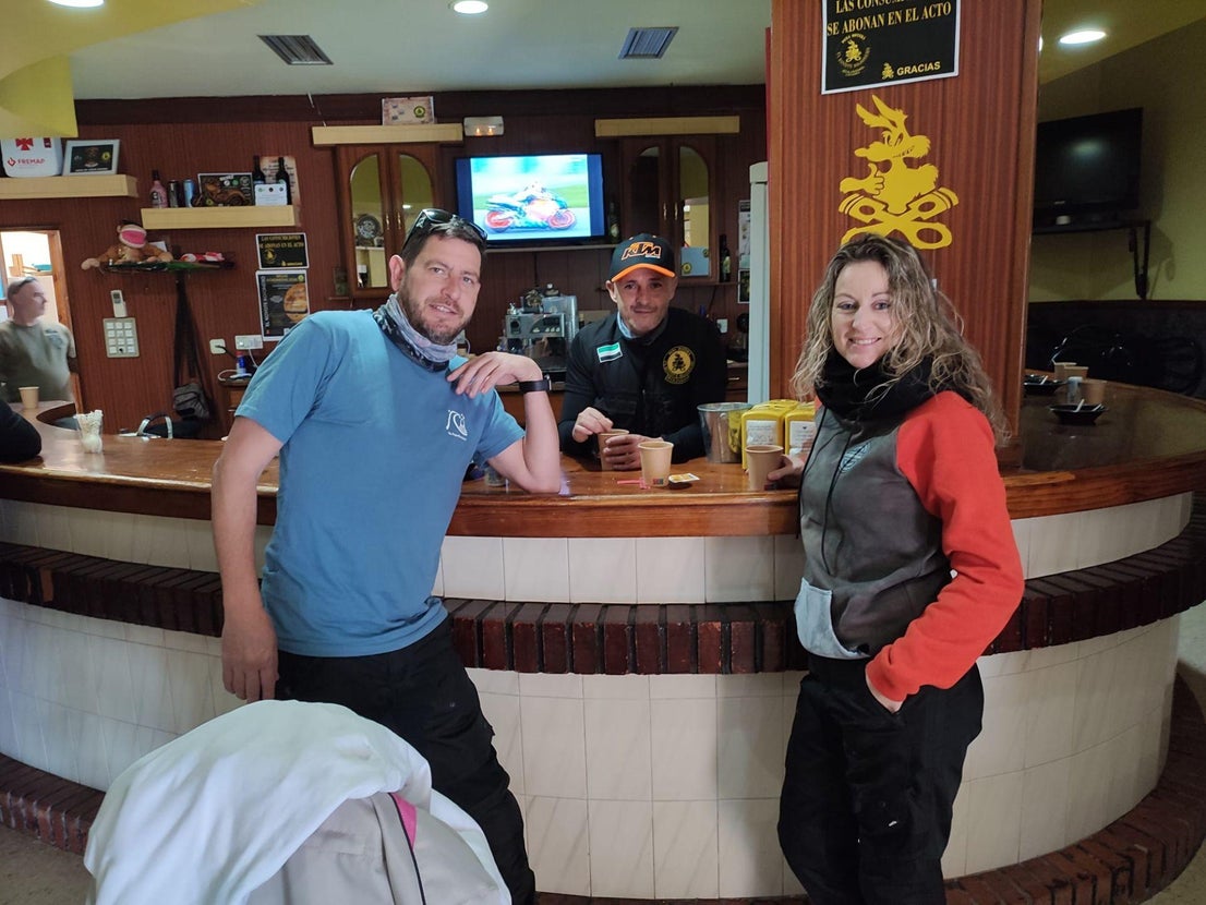 Alrededor de un centenar de moteros disfrutaron con las Migas Kojoneras