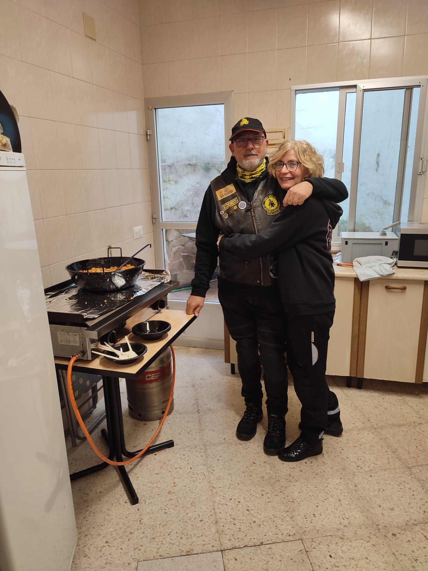 Alrededor de un centenar de moteros disfrutaron con las Migas Kojoneras