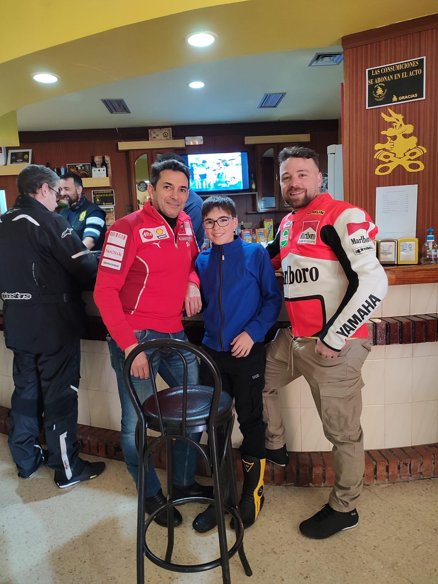 Alrededor de un centenar de moteros disfrutaron con las Migas Kojoneras