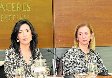 Esther Gutiérrez junto a Carmen Hernán.