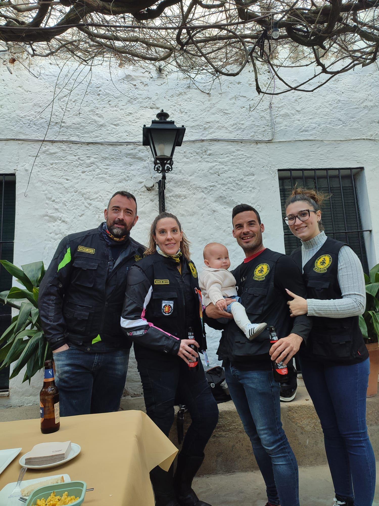 Alrededor de un centenar de moteros disfrutaron con las Migas Kojoneras