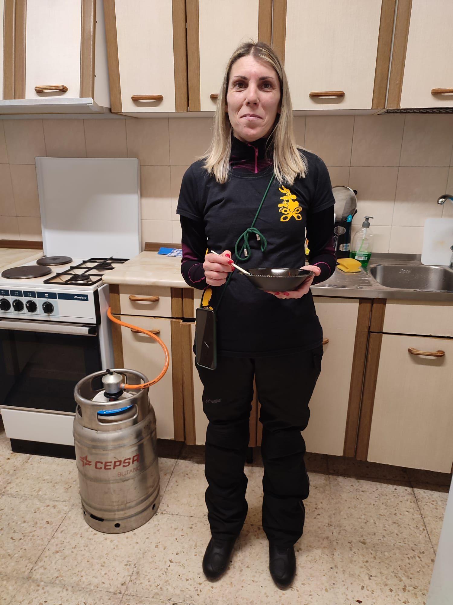 Alrededor de un centenar de moteros disfrutaron con las Migas Kojoneras