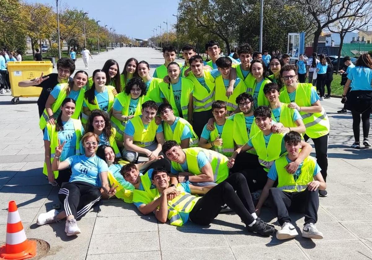 Imagen principal - El Torrente Ballester y San Martín de Porres corrieron por AfibroMiajadas