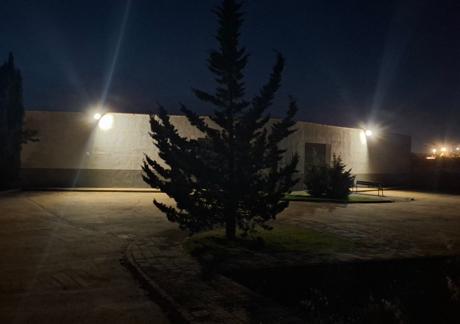 Imagen secundaria 1 - Alonso de Ojeda lleva a cabo mejoras en el alumbrado público y el gimnasio municipal
