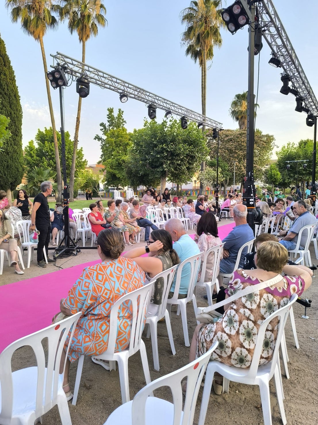 Miajadas brilla en el desfile benéfico 'ConócELA'