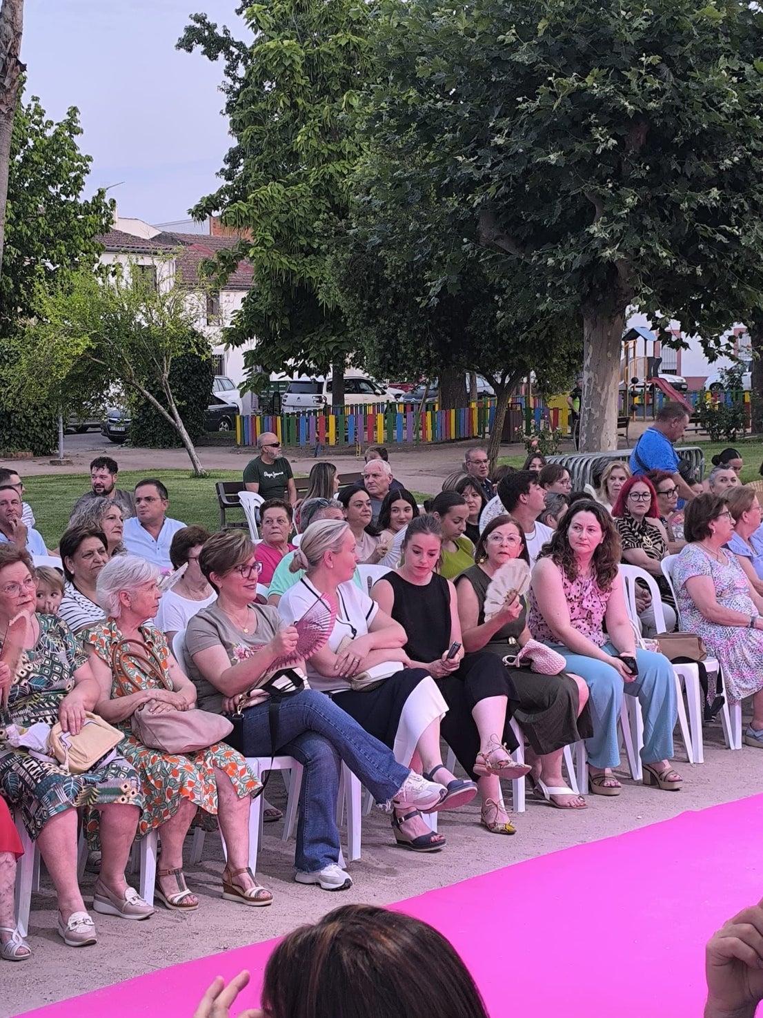 Miajadas brilla en el desfile benéfico 'ConócELA'