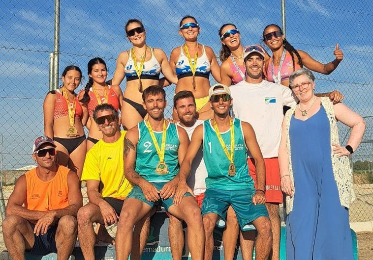 Imagen principal - El Circuito Extremadura de Voley Playa corona a sus campeones en Miajdas