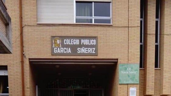 El PSOE reclama dos millones de euros para la reforma integral del CEIP García Siñeriz