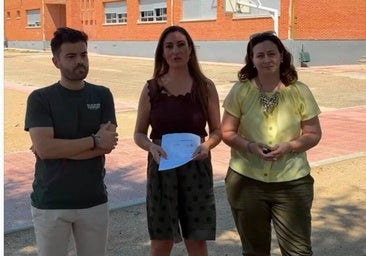 Lara Garlito, diputada autonómica, junto a los concejales del Ayuntamiento Jesús Sánchez e Isabel Correyero.