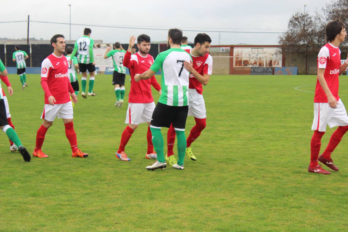 Frente miajadeño con bengalas encendidas 