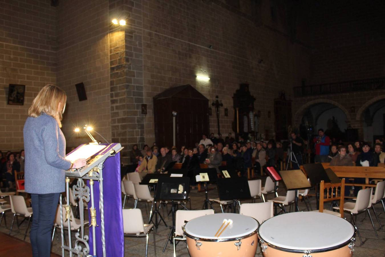 Lourdes Obregón pronunciando el pregón. 