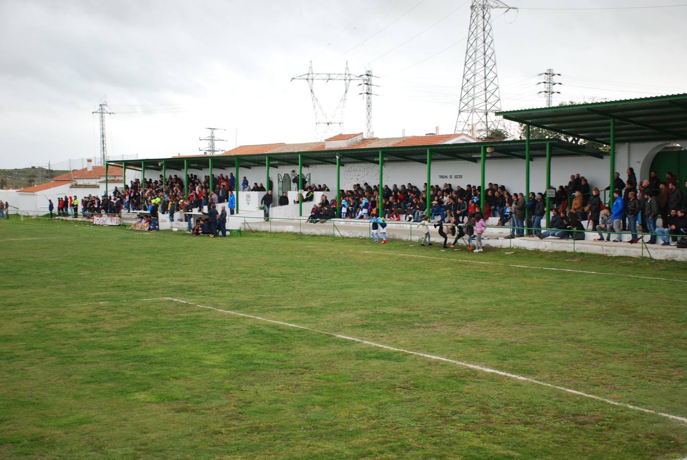 Las gradas del campo de fútbol Julián García de Guadiana. 